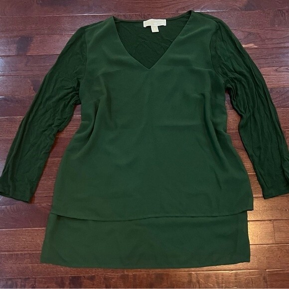 Michael Kors army green V-neck mixed media top size small - Picture 3 of 6